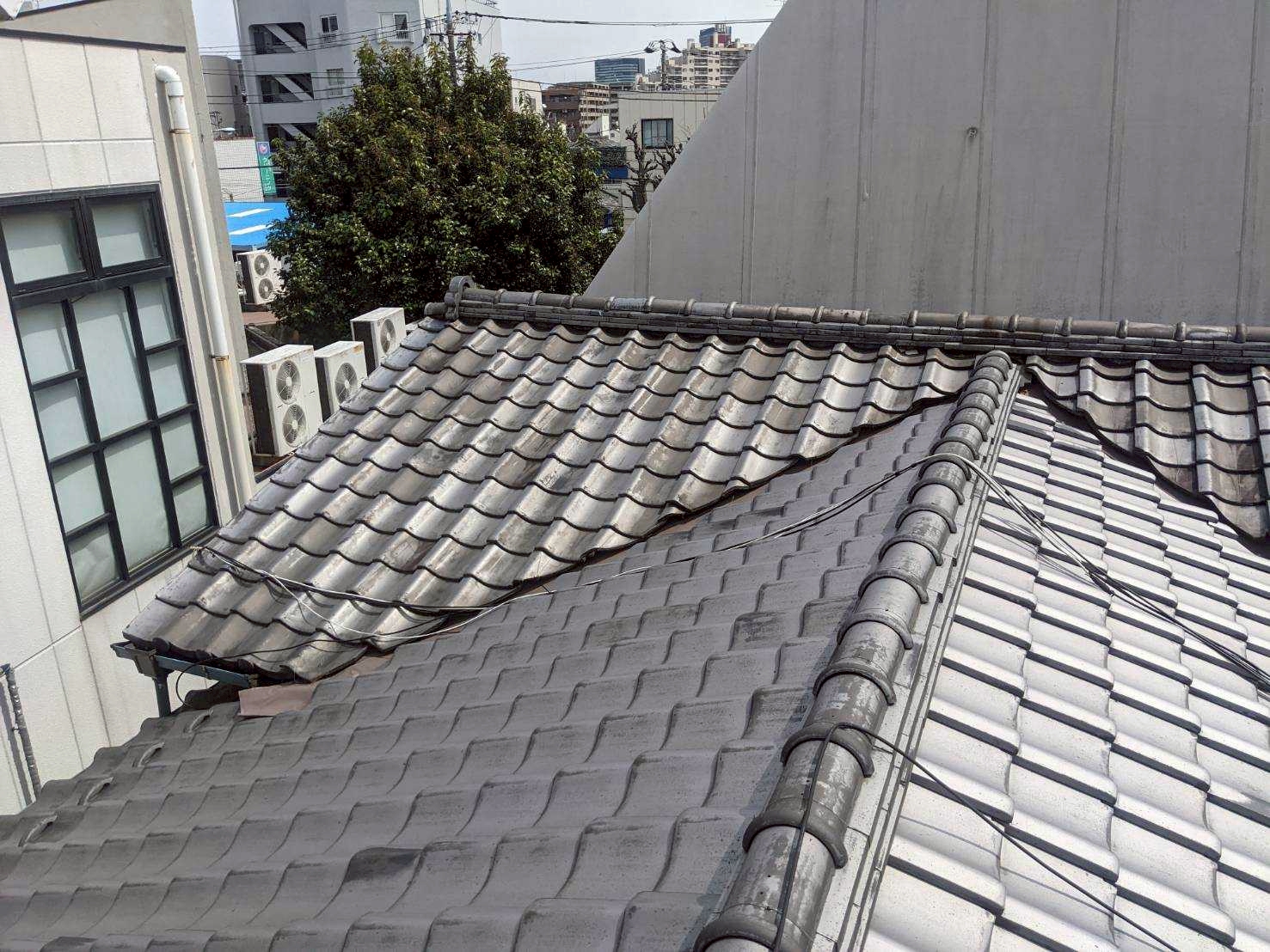 屋根カバー工事 工事前 (古い瓦屋根)