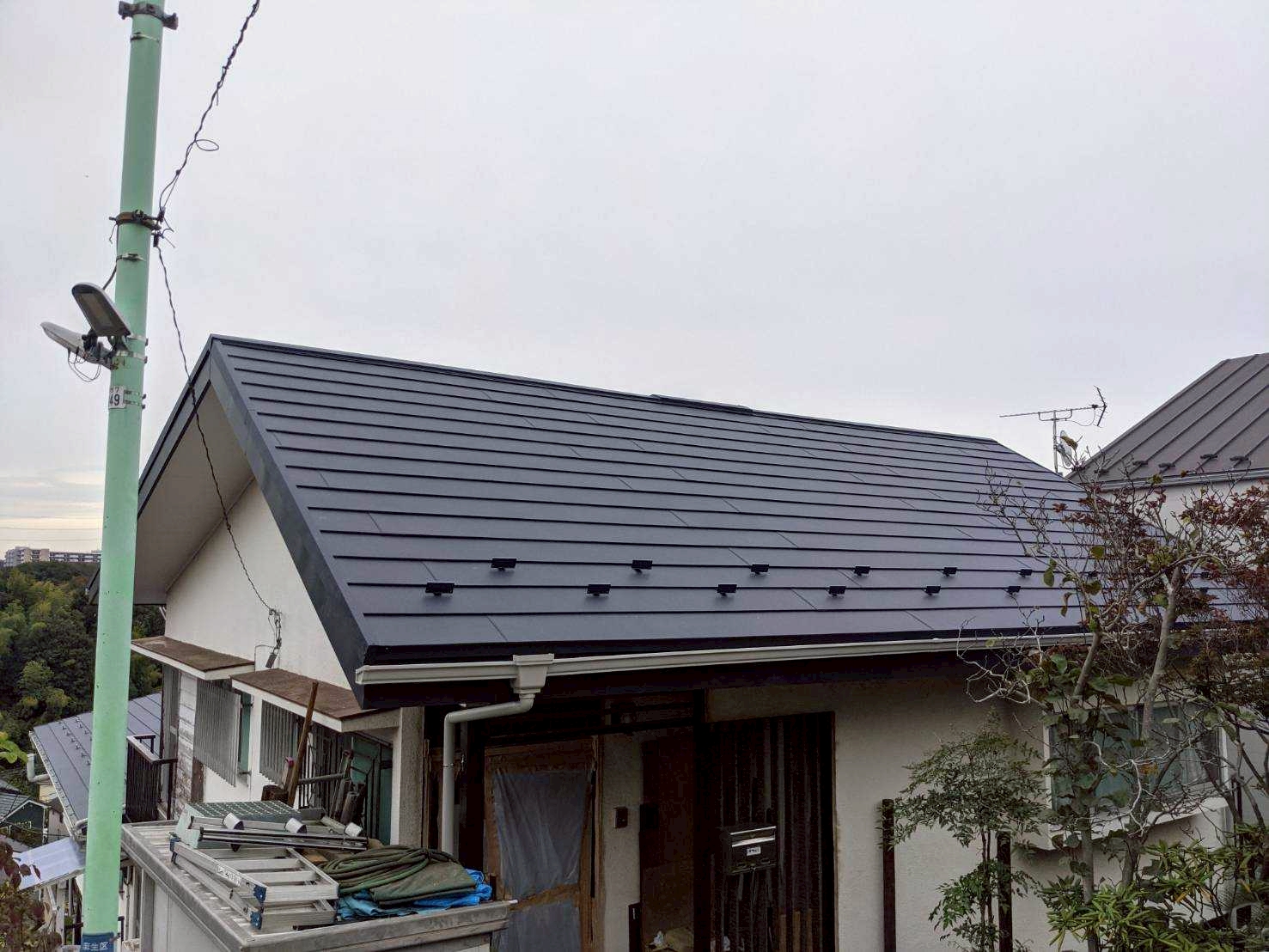 屋根葺き替え工事 工事後 (新規金属屋根)