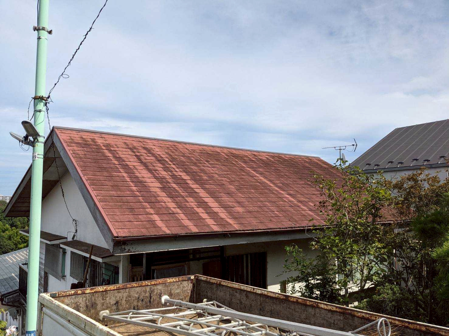 屋根葺き替え工事 工事前 (赤錆びた屋根)