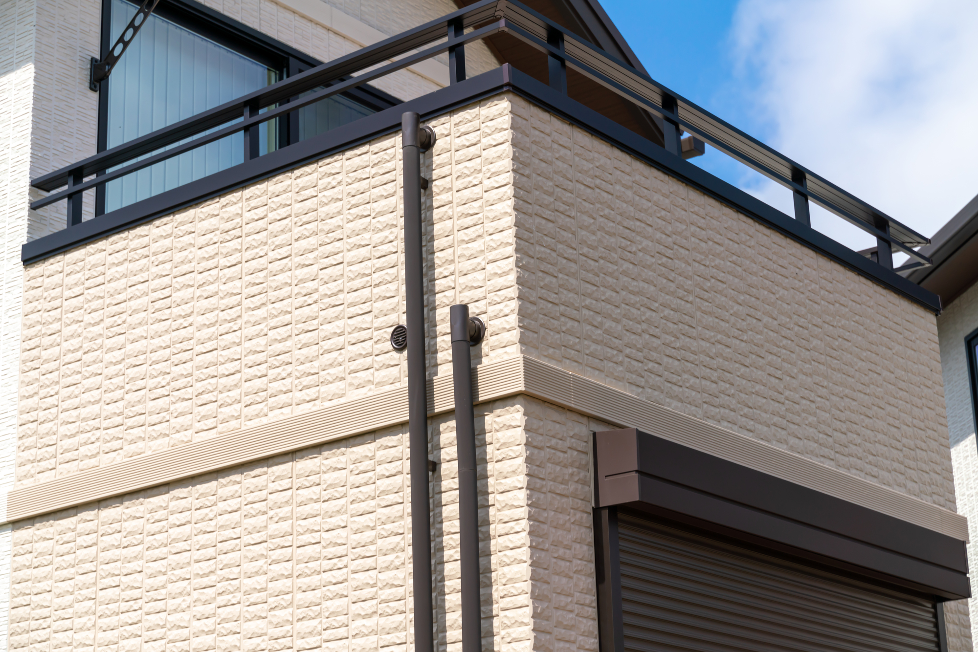 厚木市の住宅に多いサイディング外壁の特徴と塗装タイミング